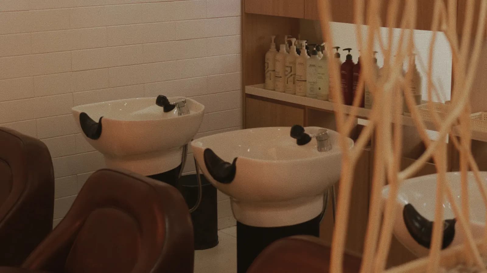 Shampoo bowls where the AVEDA head spa is performed · RARIEN Myeongdong