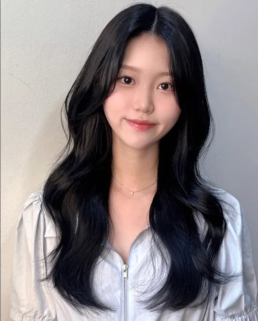 Dark long hair with soft waves and bangs · RARIEN Myeongdong